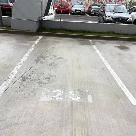Bright & Quiet Mountain - Private Parking Apartment Brasov