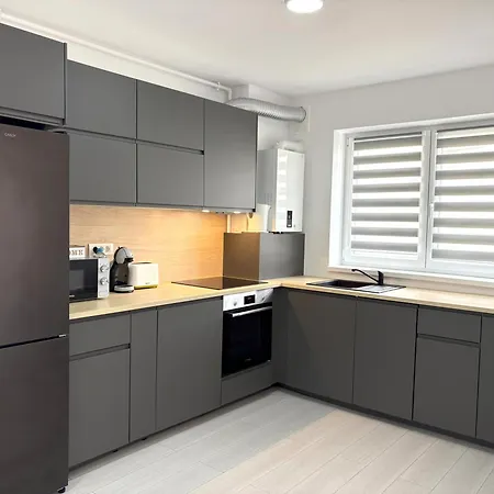 Bright & Quiet Mountain - Private Parking Apartment Brasov