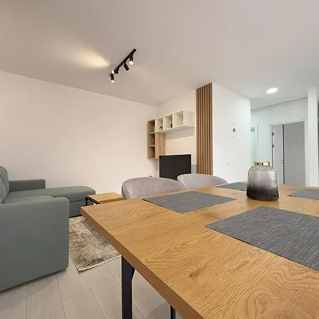 Sunny Mountain - Private Parking Apartment