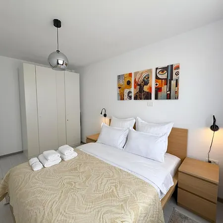 Apartment Bright & Quiet Mountain - Private Parking Brasov