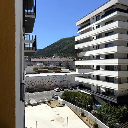 Bright & Quiet Mountain - Private Parking Apartment Brasov