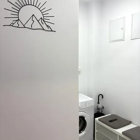 Bright & Quiet Mountain - Private Parking Apartment *