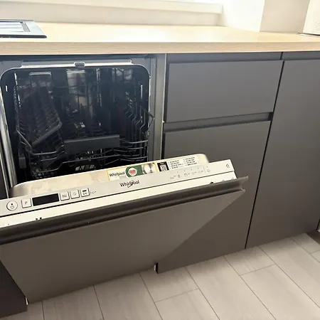 Sunny Mountain - Private Parking Apartment