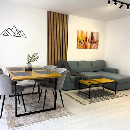 Bright & Quiet Mountain - Private Parking Apartment Brașov