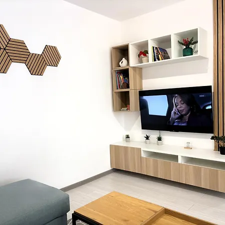 Bright & Quiet Mountain - Private Parking Apartment *