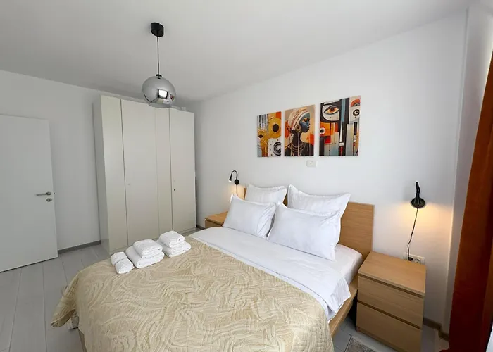 Apartment Bright & Quiet Mountain - Private Parking Brasov